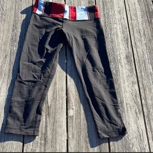 Vintage Lululemon Groove Crop Reversible Leggings Black size 6